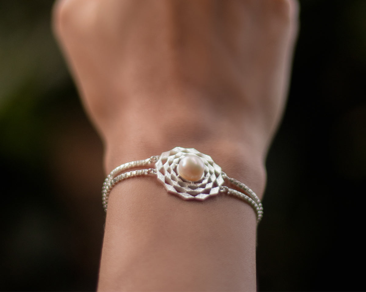 Timeless Wisdom Pearl Bracelet - EVM_B0010