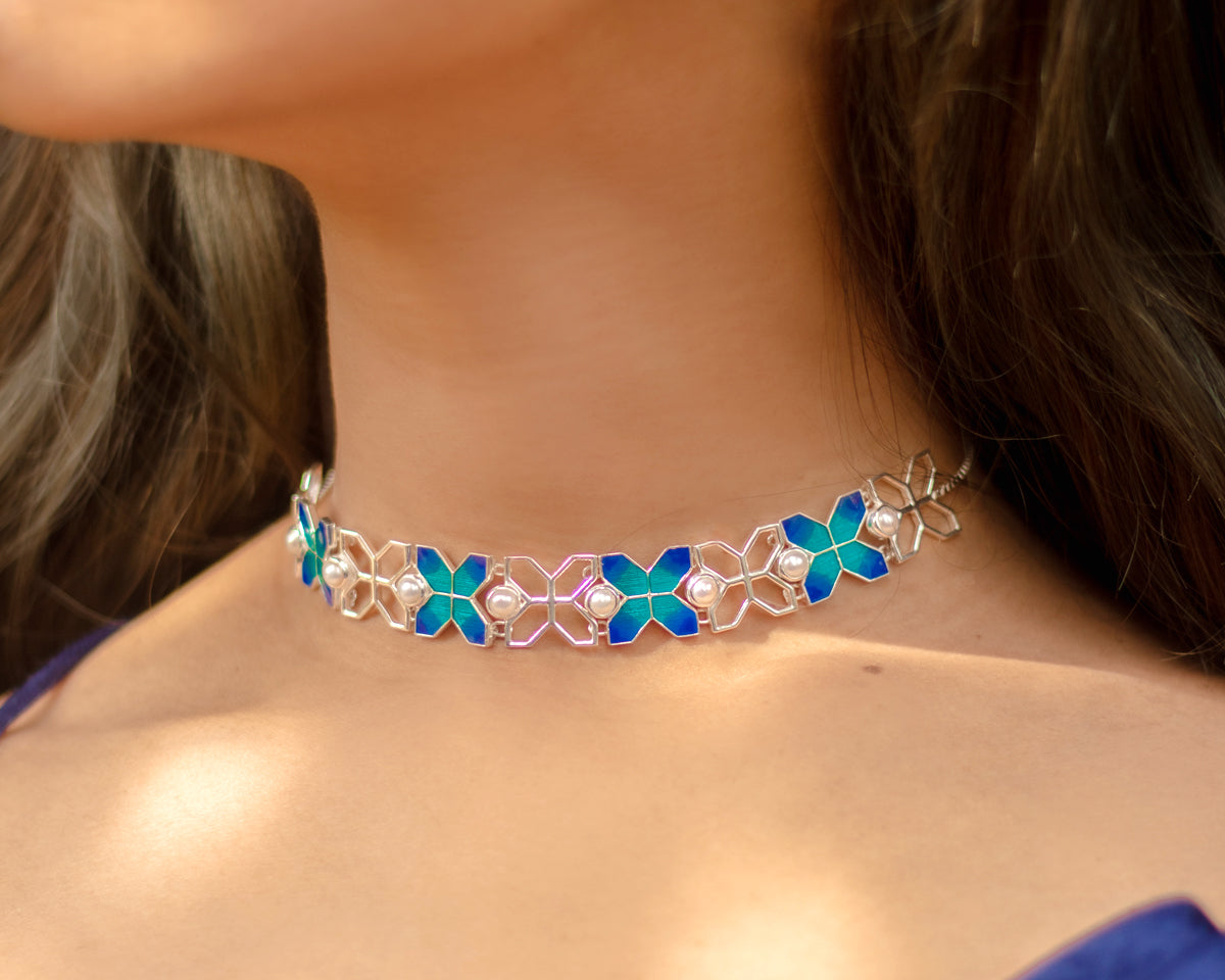 Elegant Enamel Pearl Choker - EVM_N0003