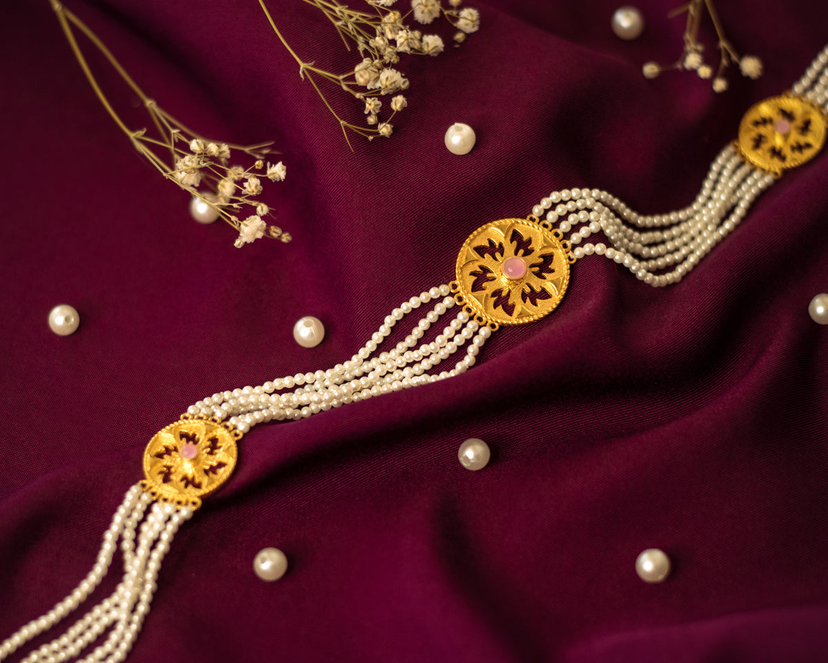 Luxury Gold Embossed Circular Pendant Necklace - EVM_N0028