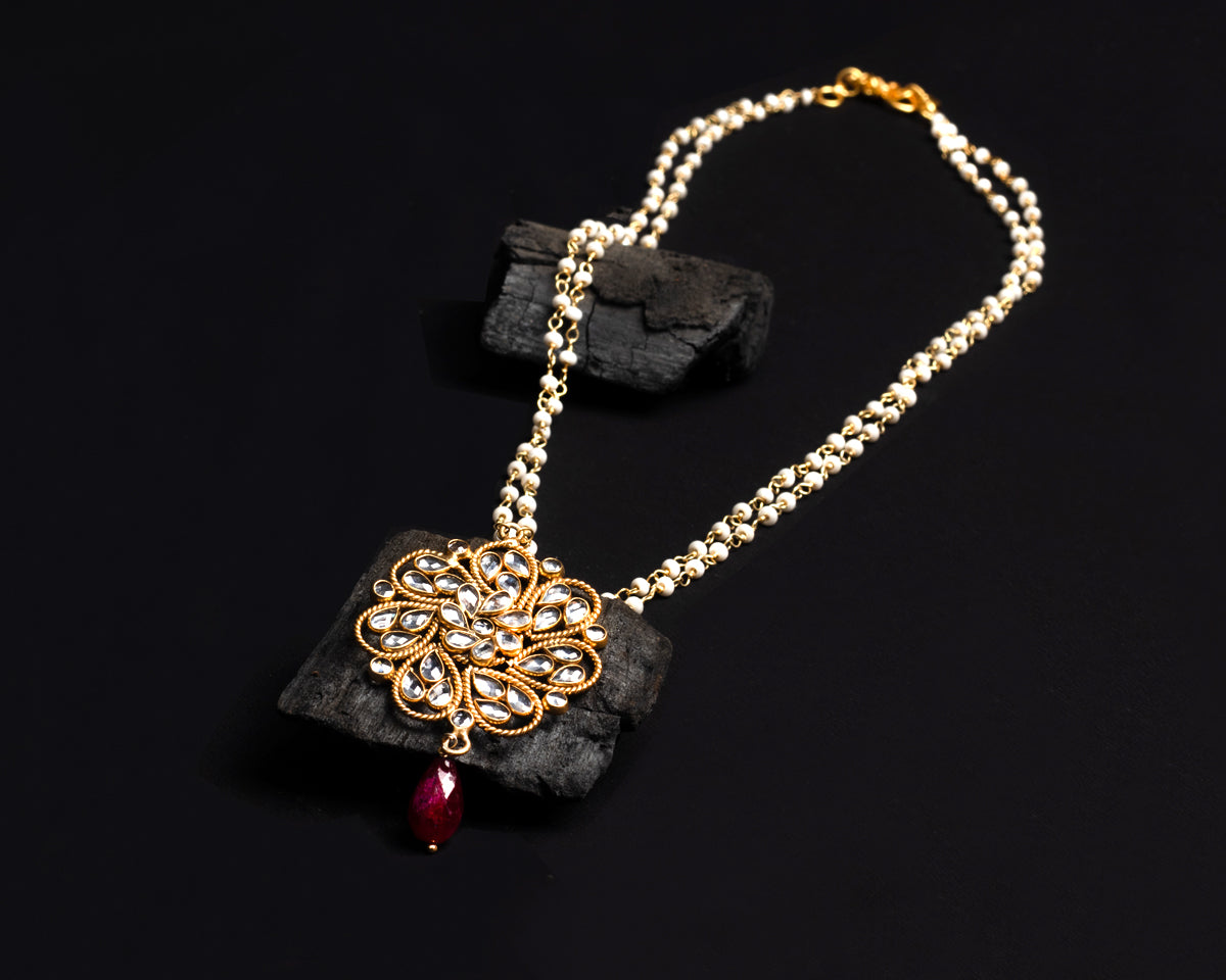 Intricate Crystal Flower Pendant Necklace - EVM_N0044
